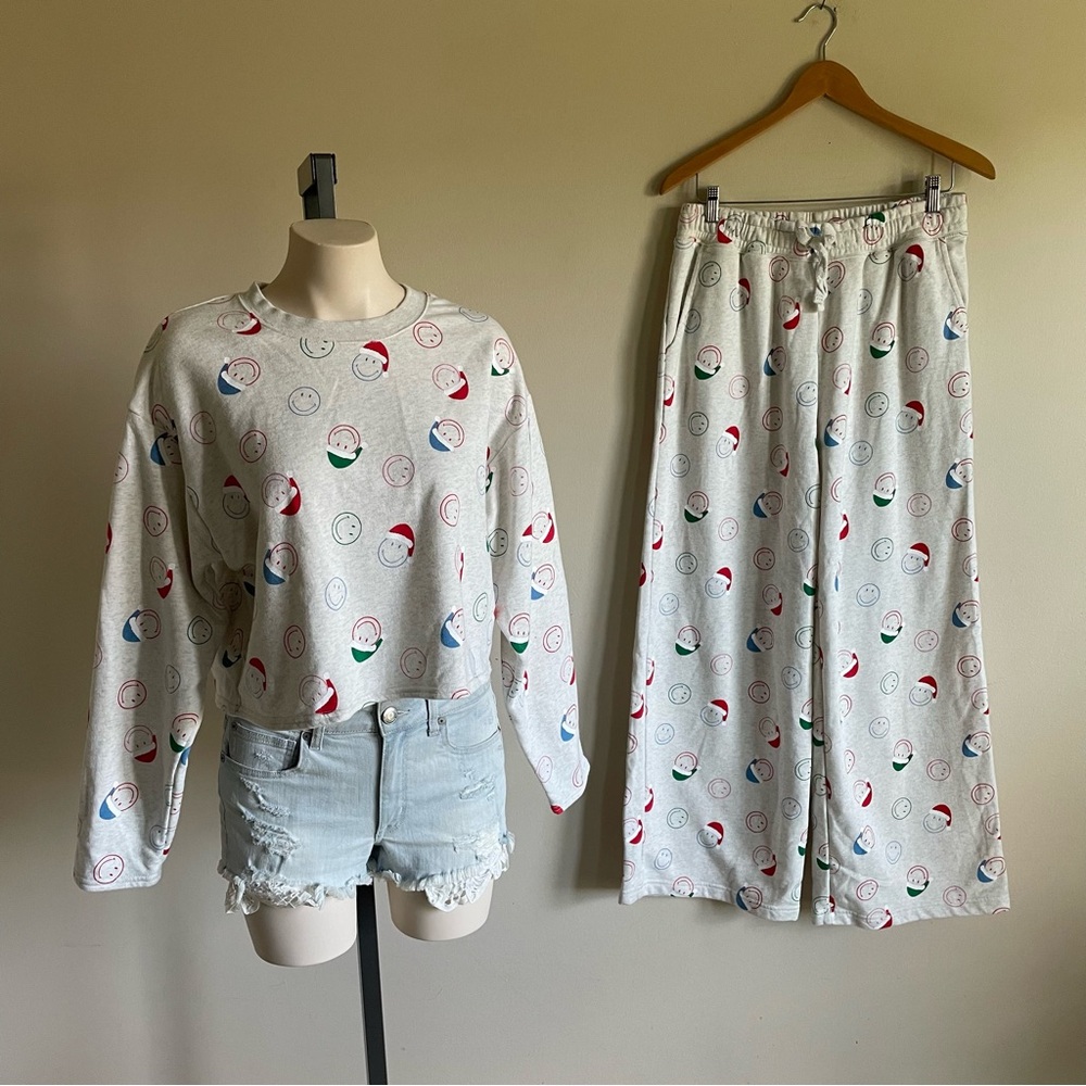 American Eagle Christmas PJ Lounge Set Smiley Face 2 Piece Sweater + Pant Large